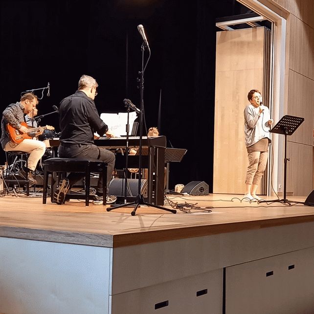 Lauluklinikan oppilaat esiintyvät oppilaskonsertissa
